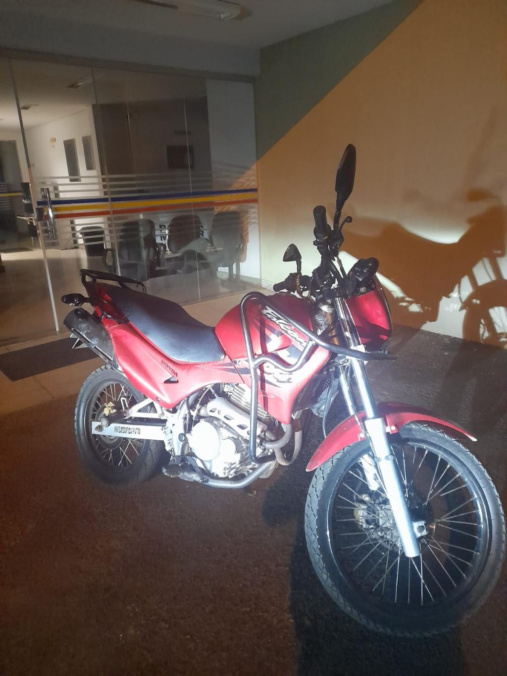 Imagem 1 do post Dupla é presa por tráfico de drogas durante patrulhamento em Patrocínio