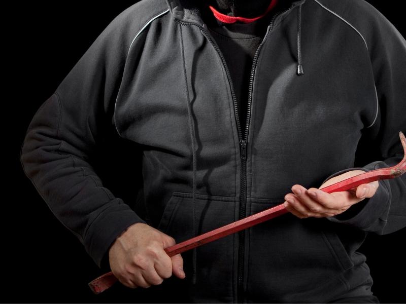 Idoso tem casa furtada no bairro São Lucas em...