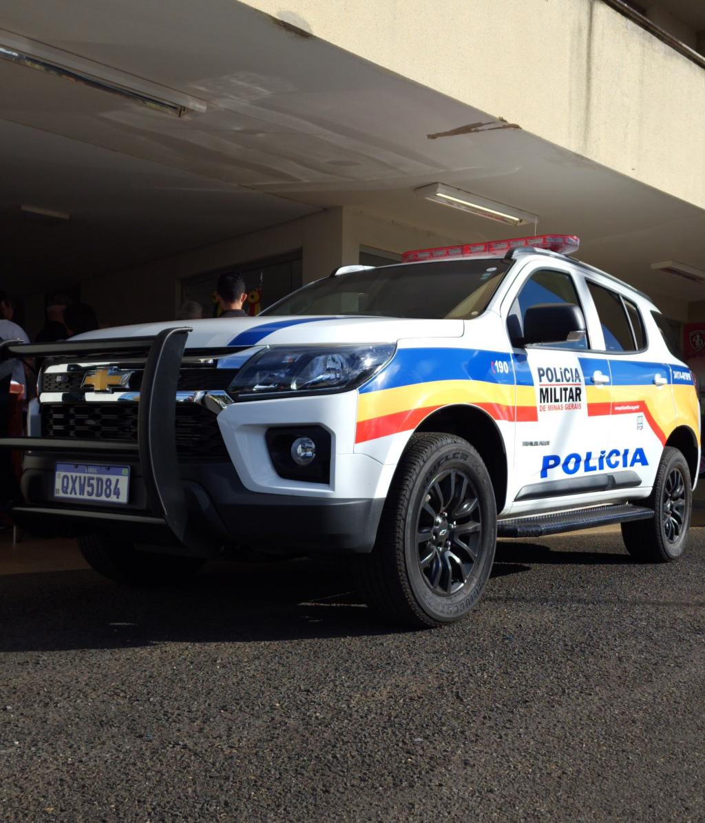 Polícia Militar usa balas de borracha para conter motociclista...