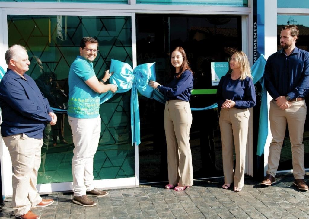 Imagem 2 do post Sicoob Coopacredi reinaugura agência em Coromandel