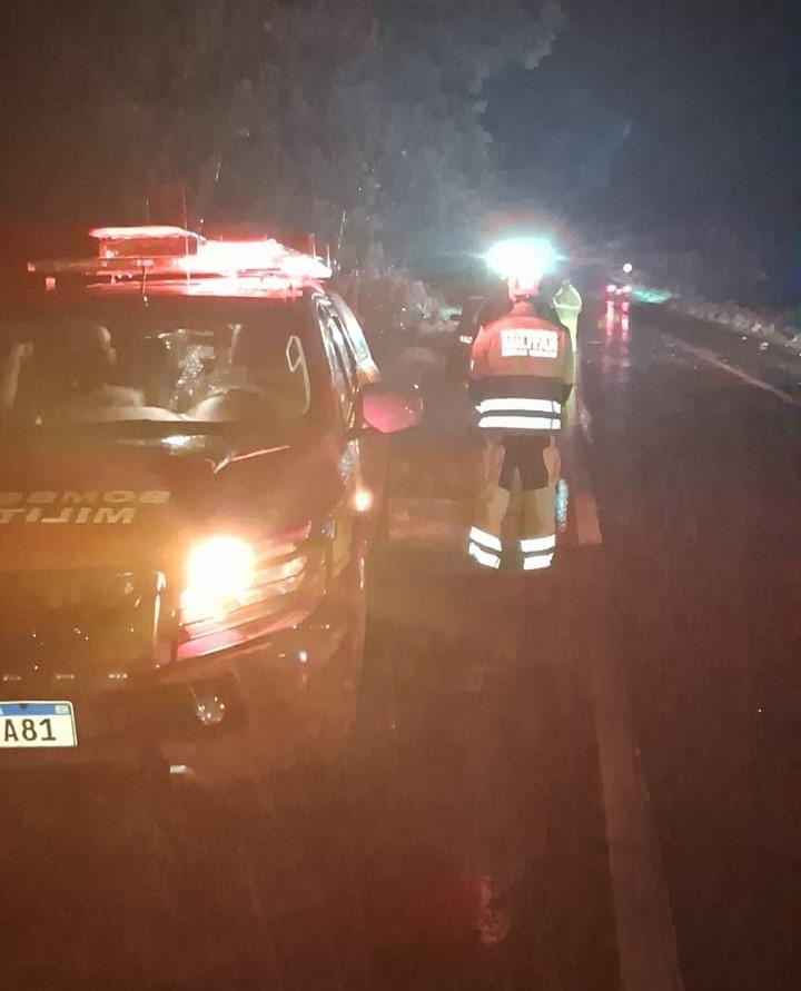 Imagem 1 do post Motorista e passageiro morrem após carro capotar próximo a Monte Carmelo