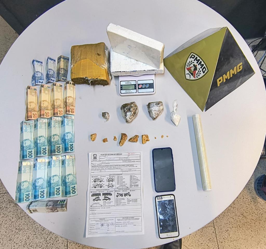 Delivery de drogas termina com dupla presa e R$...