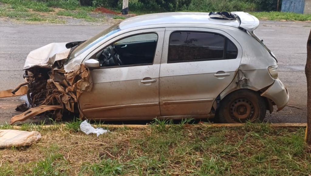 Caminhão desgovernado provoca grave acidente na BR-365; motorista é...