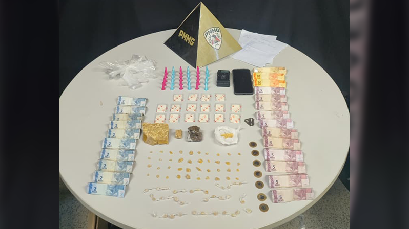 Polícia Militar prende dois suspeitos por tráfico de drogas...