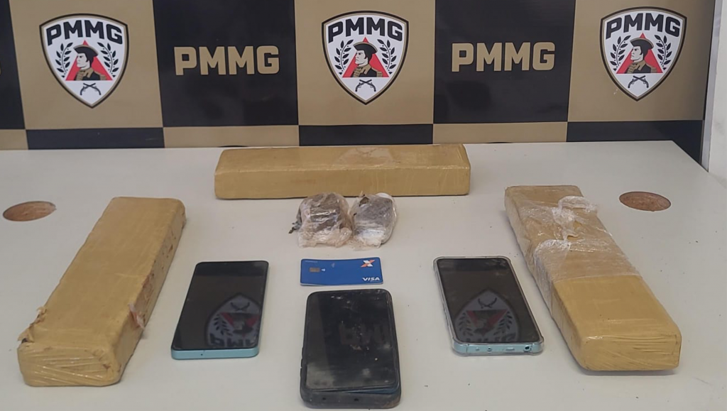 Três pessoas são presas após perseguição e apreensão de...