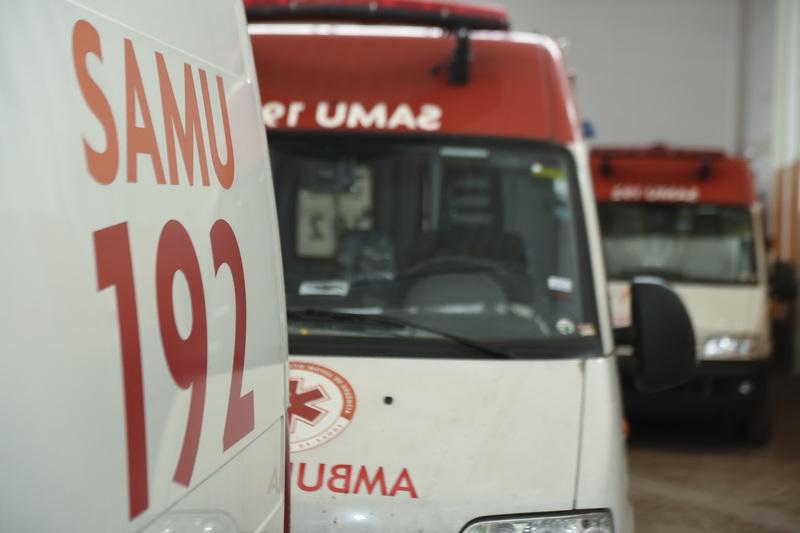 Colisão entre moto e bicicleta deixa dois feridos no...