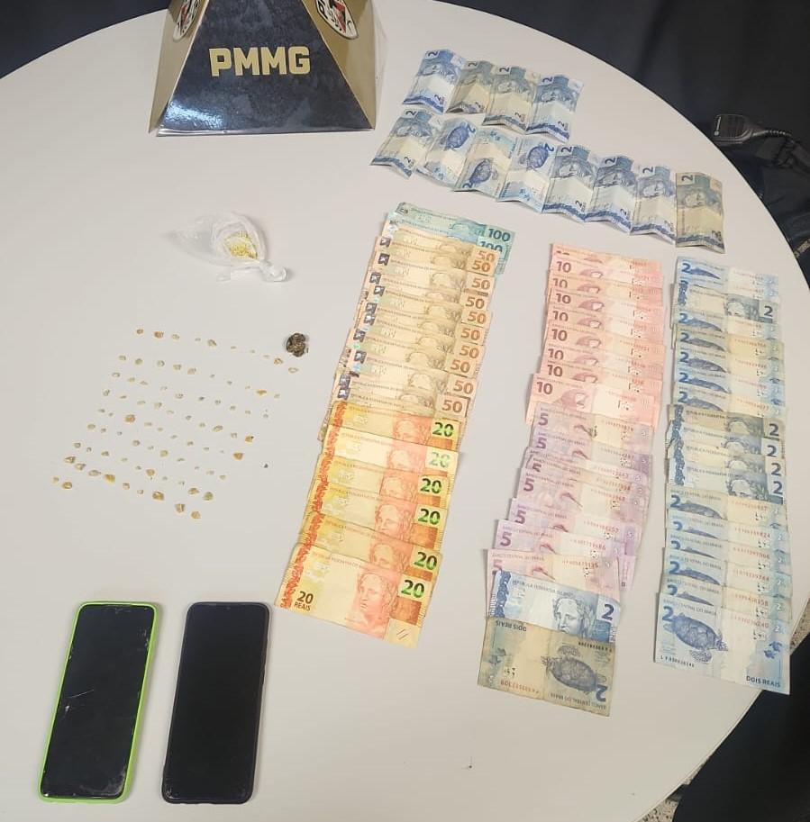 Dois homens são presos por tráfico de drogas e resistência no bairro Amir Amaral