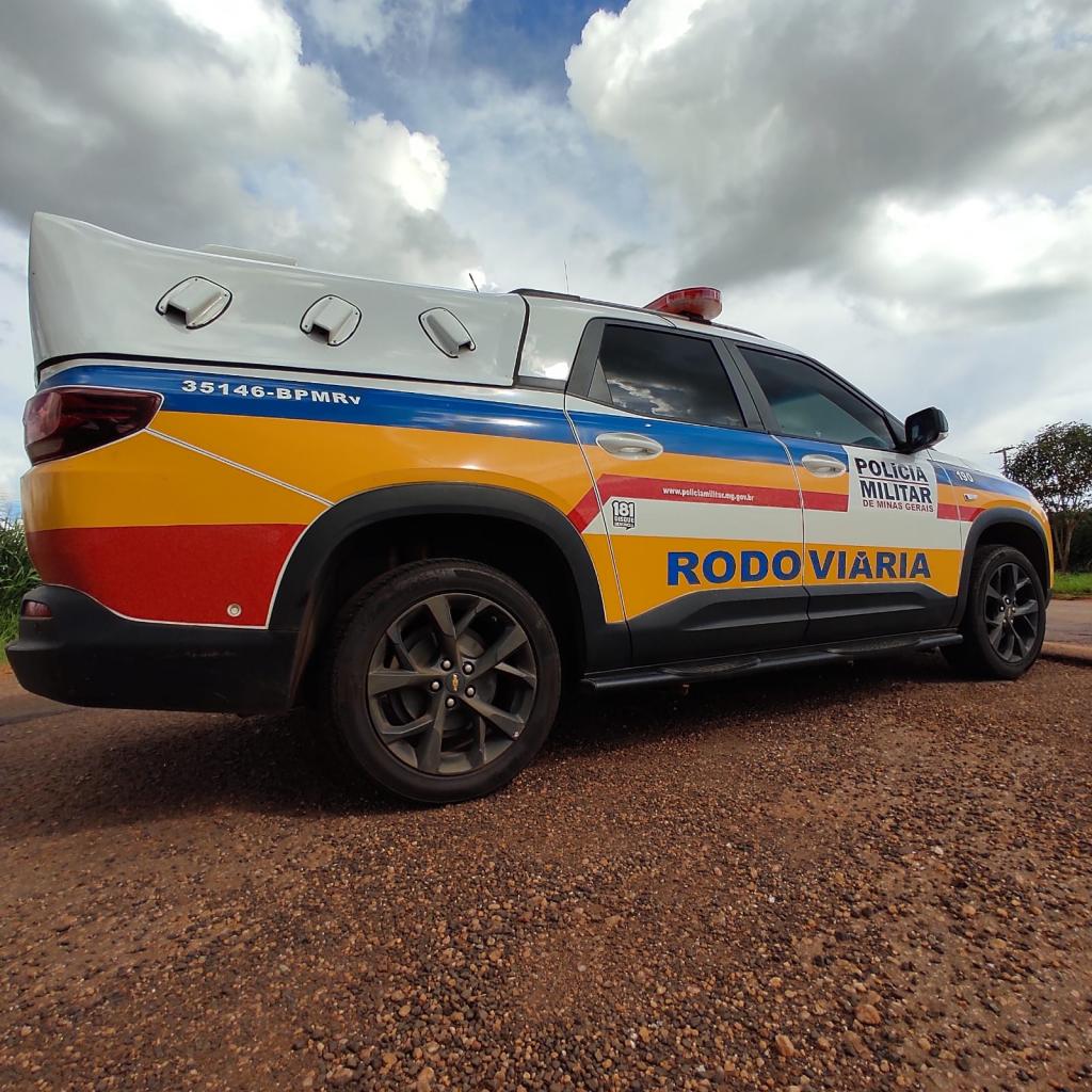 Homem com mandado de prisão é detido durante abordagem...