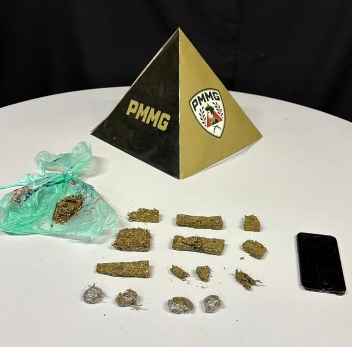 Homem de 21 anos é preso com maconha no bairro Cidade Jardim, em Patrocínio