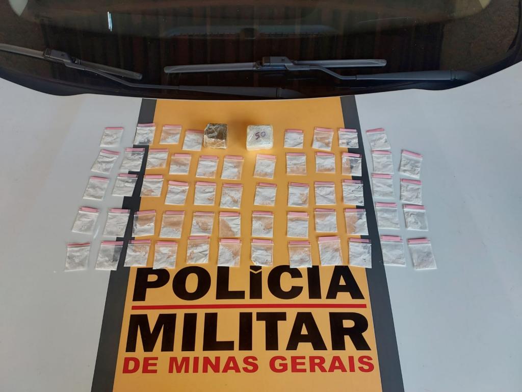 Homem é preso com cocaína e maconha em ônibus...