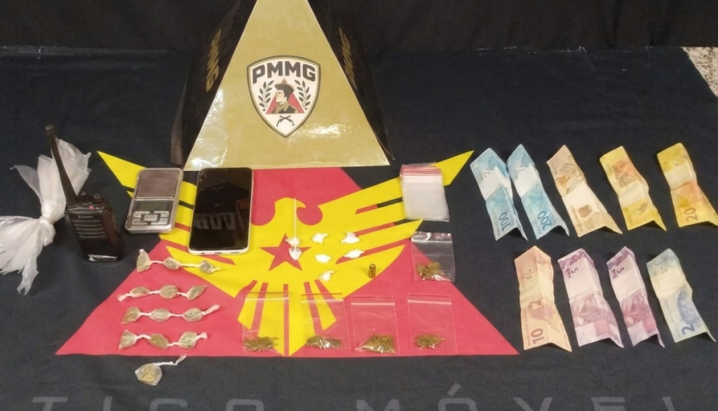 Homem é preso com drogas, munição e materiais usados...