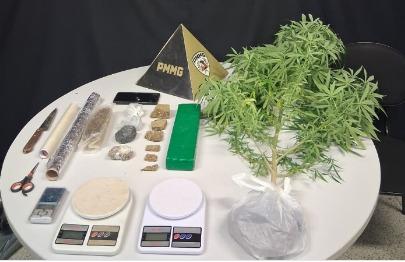 Homem é preso com grande quantidade de drogas em...