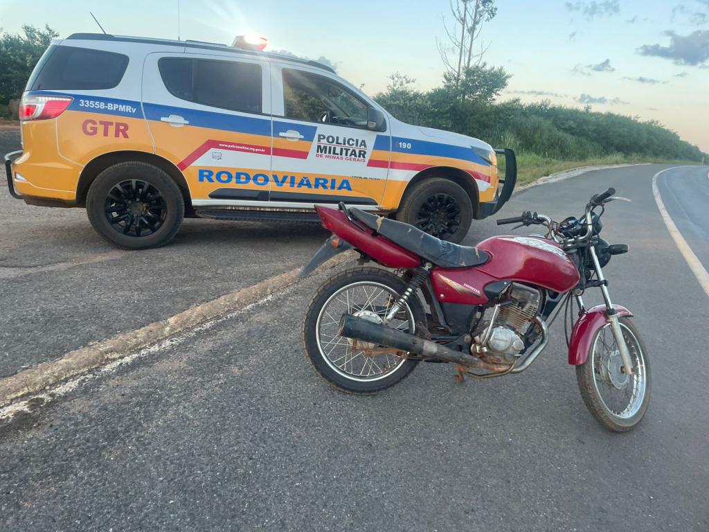 Moto sem placa e com chassi adulterado é apreendida na BR-146, em Serra do Salitre