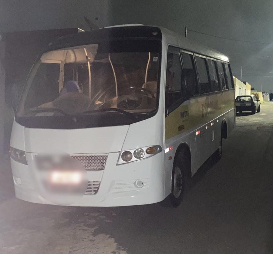 Ônibus escolar furtado é encontrado abandonado em Patrocínio