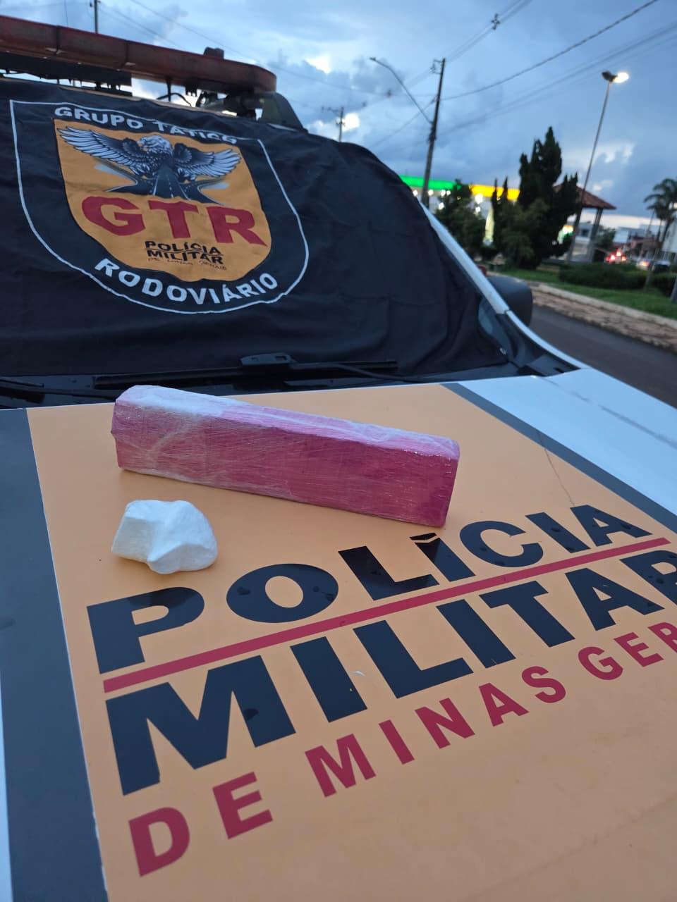 Imagem 1 do post Passageiro é preso com drogas em ônibus na MG-230 no trajeto entre Patrocínio e São Gotardo