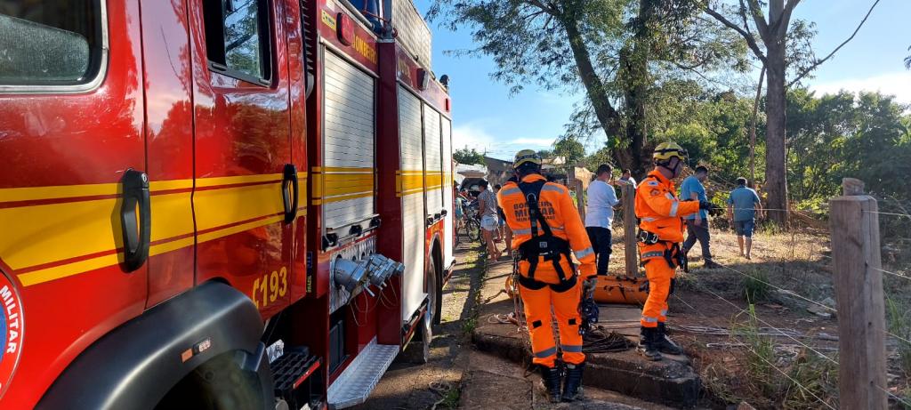 Homem morre após cair de ribanceira no bairro Serra...