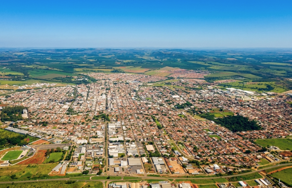 Calor fora de época deve elevar temperaturas em até 10 °C, inclusive...