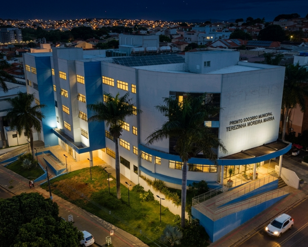 Dois jovens ficam feridos em acidente na madrugada de domingo no centro de Patrocínio