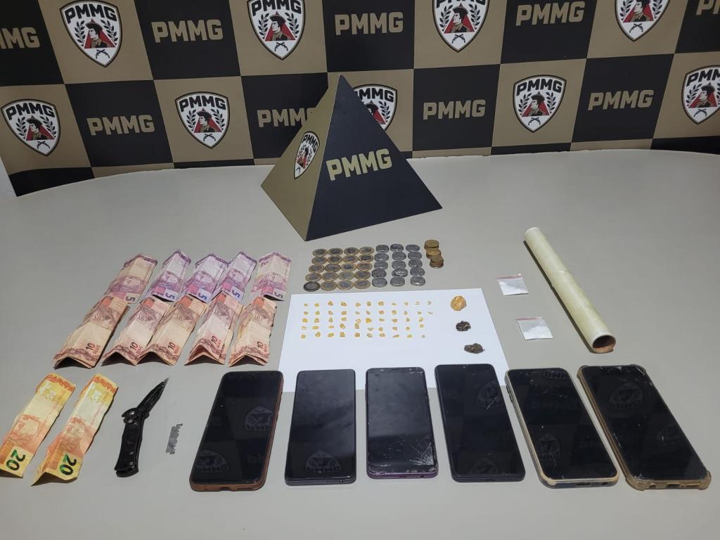 Homem é preso por tráfico de drogas após denúncia no bairro Lagoinha,...