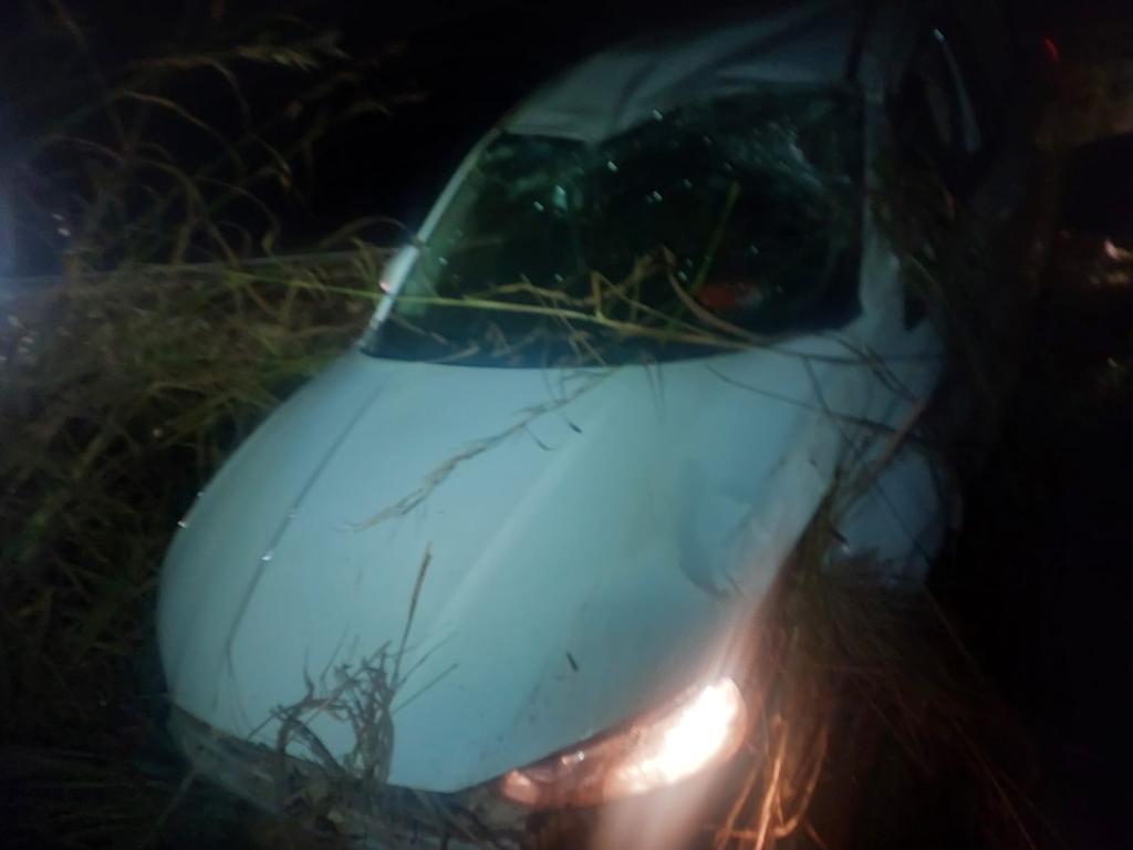 Imagem 1 do post Ultrapassagem em local proibido termina em capotamento na MG-188, em Coromandel